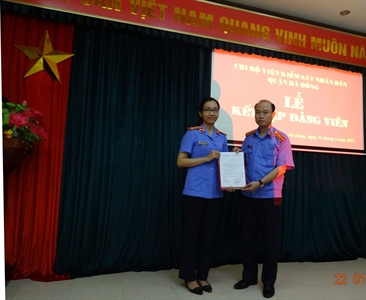 CHI BỘ VIỆN KSND QUẬN HÀ ĐÔNG TỔ CHỨC LỄ KẾT NẠP ĐẢNG VIÊN